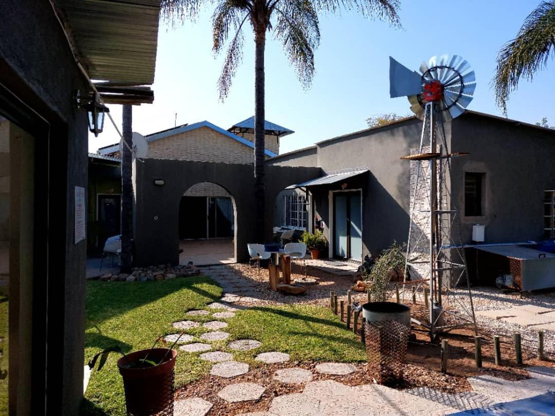 Bush Pillow Guest House Otjiwarongo Exteriér fotografie